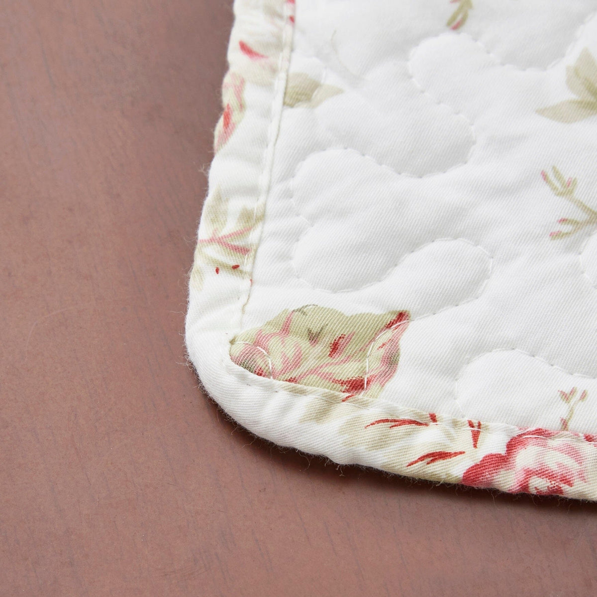 DaDa Bedding Set of 4-Pieces Dainty Cottage Floral Roses Quilted Cotton Dining Table Placemats 13โ x 19โ (3036)