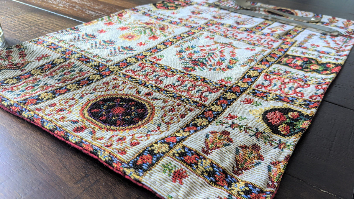 DaDalogy Bedding Set of 4-Pieces Light White Mughal Floral Botanical Cottage Fleur Tapestry Placemats 13โ x 19โ (18196)