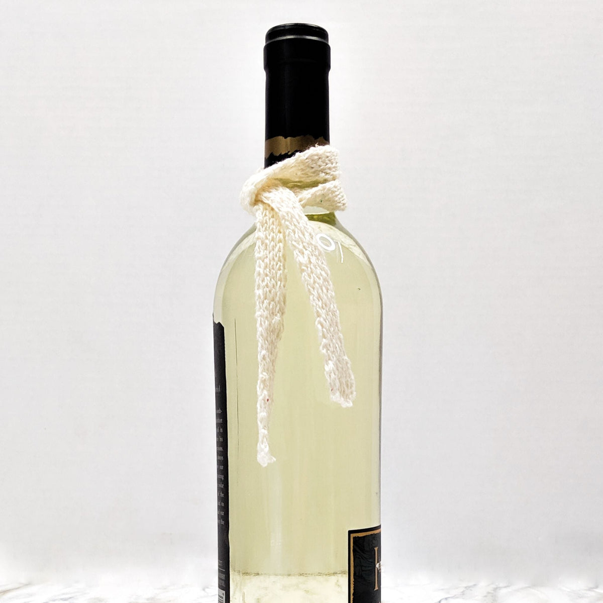 Winter Bottle Scarf Knitting Pattern โ Easy Mini Scarf for Holiday Bottles & Ornaments | Darn Good Yarn