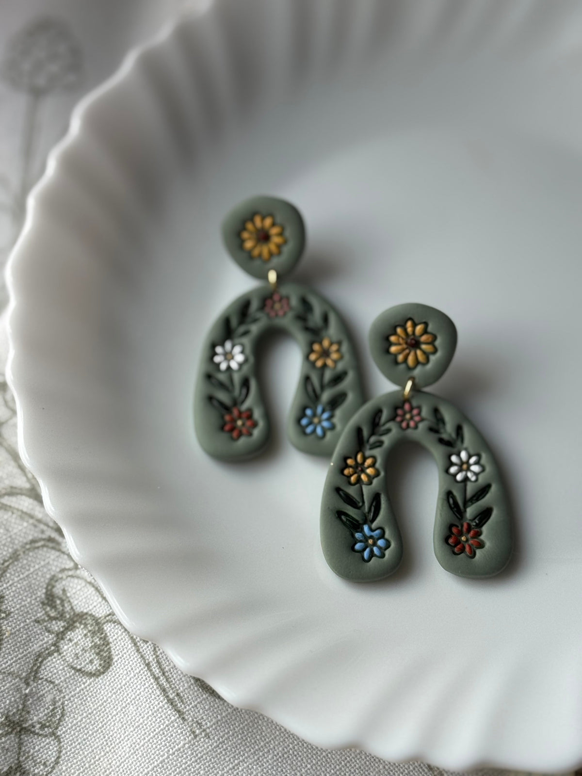 Floral Horseshoe, in Sage