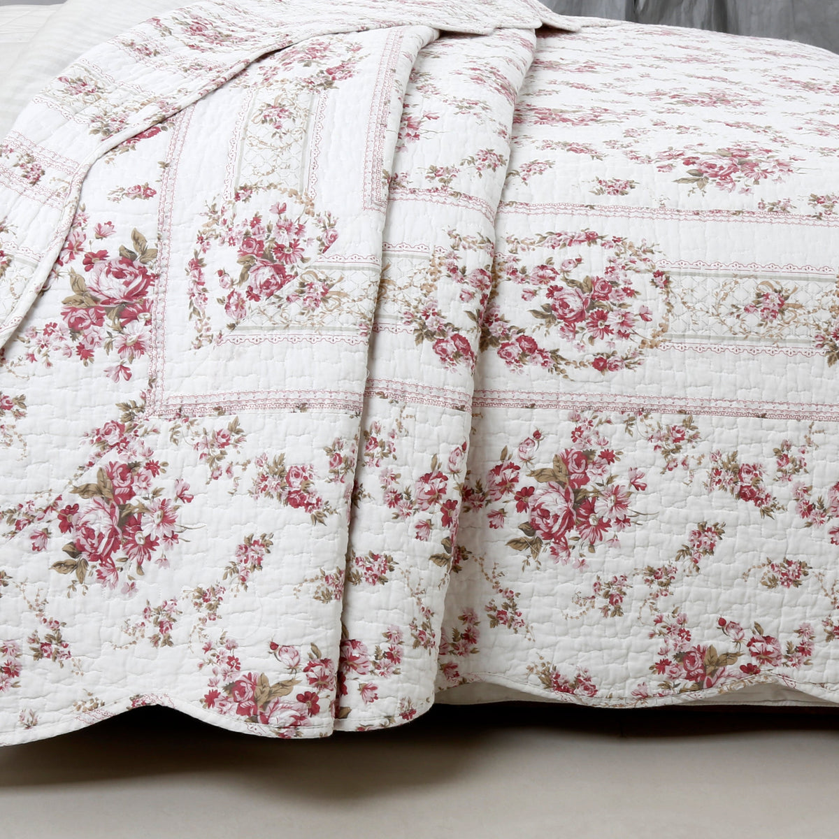 Shabby Chic Vintage Floral Rose Garden Scalloped Cotton Reversible Quilt Bedding Set