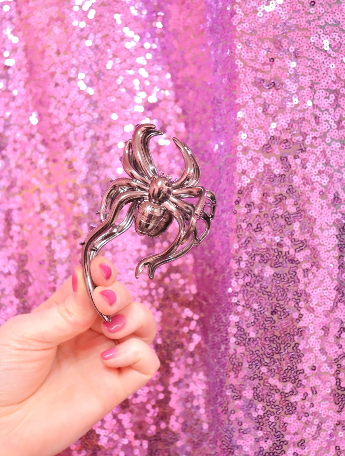 Dramatic Spider Hair Claw