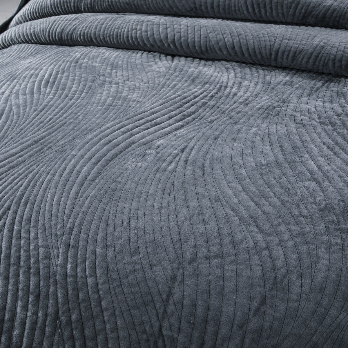 Tache Plush Dreams Steel Navy Blue Waves Velvet Quilt Set (JHW-852BL)