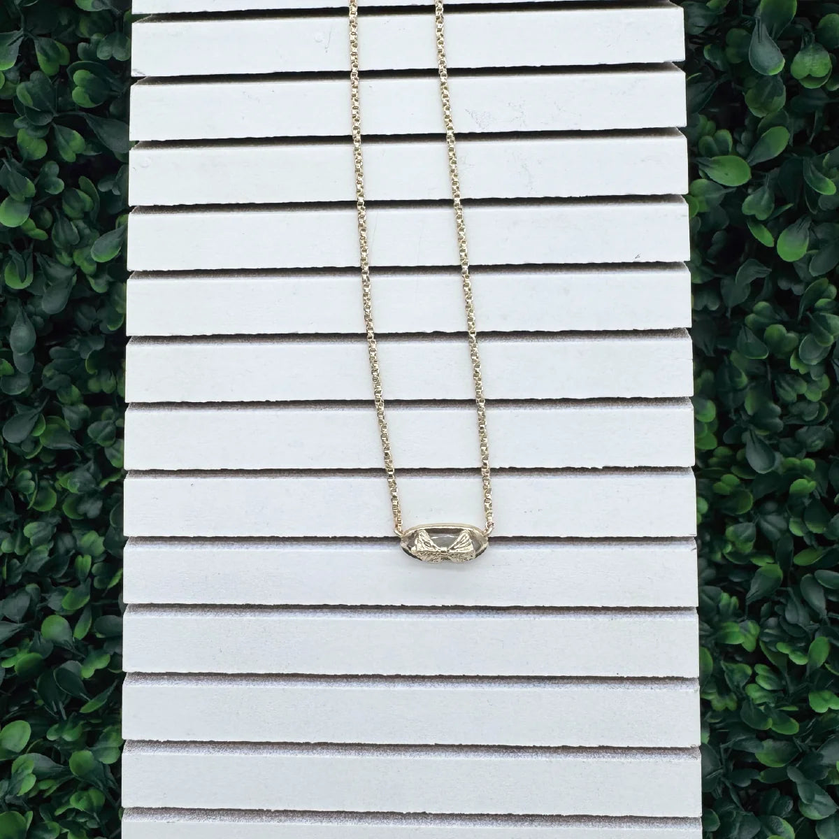 My Golden Bling Necklace: Bow